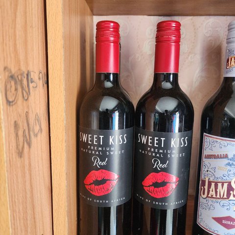 Sweet Kiss Premium Red (750ml)